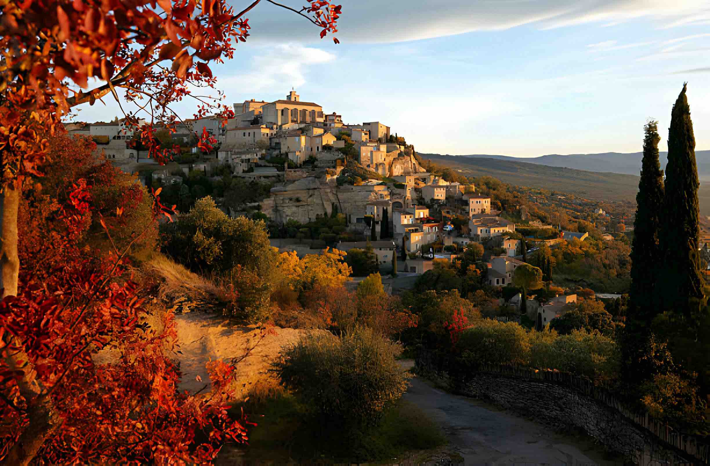 Découvrez les trésors de la Provence: les 5 destinations incontournables pour les voyageurs